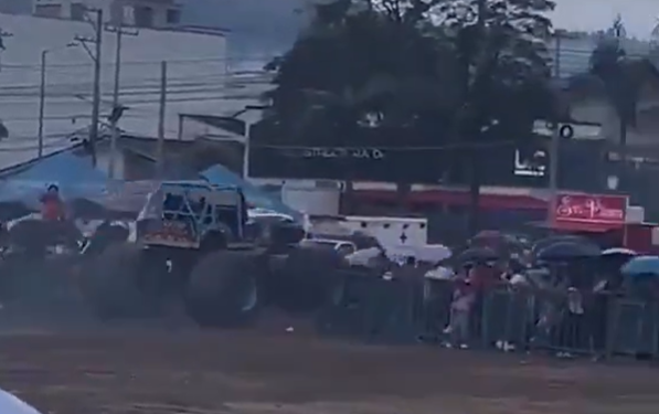 MONSTER TRUCK EMBISTE A PÚBLICO EN COLOMBIA; DEJA AL MENOS 3 MUERTOS Y DECENAS DE HERIDOS