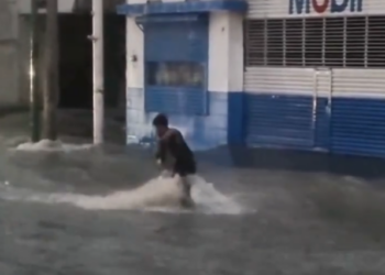 DEJAN LLUVIAS INUNDACIONES, CIERRES VIALES Y HASTA CASCADAS EN MONTERREY
