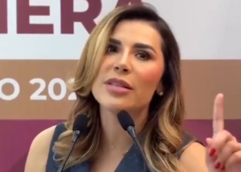 NIEGA GOBERNADORA APAGONES… Y SE VA LA LUZ EN PLENA CONFERENCIA