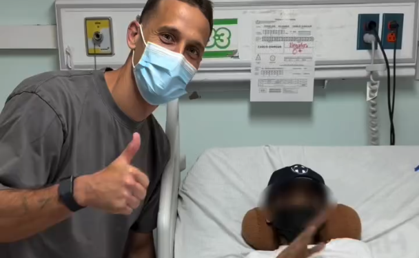 SERGIO CANALES VUELVE A MONTERREY… PARA REGALAR SONRISAS A NIÑO HOSPITALIZADO