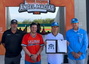 FIRMA SALINAS VICTORIA A PROMESA DEL BÉISBOL CON SULTANES DE MONTERREY
