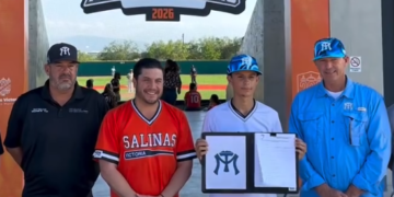 FIRMA SALINAS VICTORIA A PROMESA DEL BÉISBOL CON SULTANES DE MONTERREY