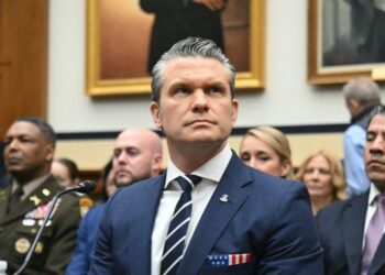 FUEGO CRUZADO EN WASHINGTON: CONGRESISTA ACUSA AL SECRETARIO DE DEFENSA POR PRESUNTOS CRÍMENES DE GUERRA