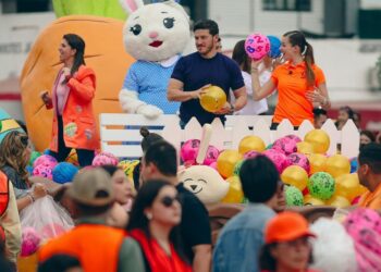 CELEBRAN SAMUEL Y MARIANA A NIÑAS Y NIÑOS CON DESFILE; RECORREN NORPONIENTE DE MONTERREY