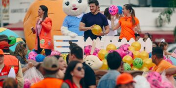 CELEBRAN SAMUEL Y MARIANA A NIÑAS Y NIÑOS CON DESFILE; RECORREN NORPONIENTE DE MONTERREY