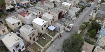 IMPERMEABILIZAN 300 CASAS COMO LEGADO DEL MUNDIAL; BAJAN 6 GRADOS LA TEMPERATURA CON PROGRAMA PONTE NUEVO