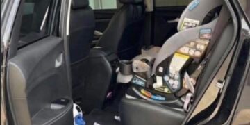 MUERE NIÑO DE 3 AÑOS TRAS SER OLVIDADO 12 HORAS DENTRO DE UN VEHÍCULO; INVESTIGAN A LA MADRE