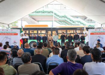 ENTREGA SAMUEL MÁS CAMIONES; YA CIRCULAN 3 MIL 700 DE LAS 4 MIL NUEVAS UNIDADES DE TRANSPORTE