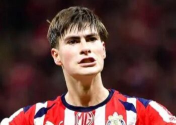 DEBATE GENERACIONAL EN EL FÚTBOL: ARMANDO GONZÁLEZ ELIGE LA MENTALIDAD DE CHICHARITO SOBRE EL LEGADO DE HUGO
