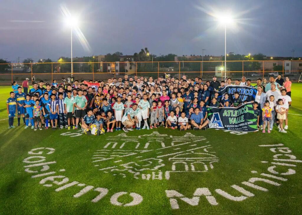 INAUGURA RAÚL CANTÚ NUEVA CANCHA SINTÉTICA EN SALINAS VICTORIA; APUESTA RAÚL CANTÚ AL DEPORTE 2 inaugura Raúl Cantú nueva cancha En Salinas Victoria