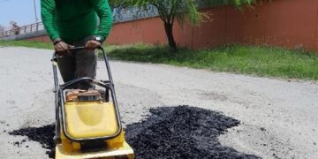 TAPA REPARAURB BACHES DEL ÁREA METROPOLITANA DE DÍA Y NOCHE