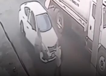CAE ELOTERO FEMINICIDA; DETIENEN A HOMBRE QUE ASESINÓ A SU ESPOSA CON UN MACHETE TRAS ESPERARLA AFUERA DEL TRABAJO