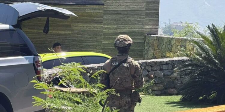 CATEOS DE FGR EN RESIDENCIAS DE NL SERÍAN PARTE DE OPERATIVO CONTRA FACTUREROS; TRASCIENDE DETENCIÓN DE UNA PERSONA