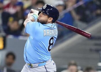 PODER MEXICANO EN LAS MAYORES: JONATHAN ARANDA SE UNE A LA ÉLITE HISTÓRICA DE MLB