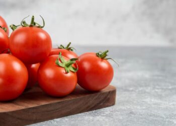 LA CANASTA BÁSICA POR LAS NUBES: JITOMATE Y CHILE SERRANO DISPARAN LA INFLACIÓN ALIMENTARIA EN MÉXICO