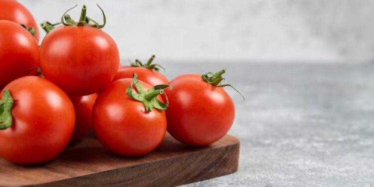 LA CANASTA BÁSICA POR LAS NUBES: JITOMATE Y CHILE SERRANO DISPARAN LA INFLACIÓN ALIMENTARIA EN MÉXICO
