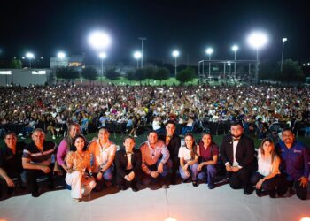 FESTEJA RAÚL CANTÚ A 10 MIL MAMÁS EN SALINAS VICTORIA