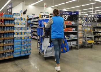 REVOLUCIÓN TECNOLÓGICA EN EL RETAIL: WALMART RECORTA MIL PUESTOS CORPORATIVOS PARA ACELERAR EL USO DE IA