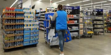REVOLUCIÓN TECNOLÓGICA EN EL RETAIL: WALMART RECORTA MIL PUESTOS CORPORATIVOS PARA ACELERAR EL USO DE IA 3 REVOLUCIÓN TECNOLÓGICA EN EL RETAIL: WALMART RECORTA MIL PUESTOS CORPORATIVOS PARA ACELERAR EL USO DE IA