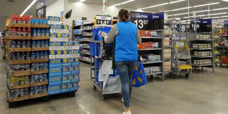 REVOLUCIÓN TECNOLÓGICA EN EL RETAIL: WALMART RECORTA MIL PUESTOS CORPORATIVOS PARA ACELERAR EL USO DE IA