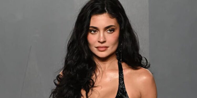 EL PESO DE LA CORONA A LOS 19: KYLIE JENNER CONFIESA EL TERROR QUE VIVIÓ DURANTE SU PRIMER EMBARAZO