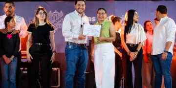 CELEBRA RAÚL CANTÚ A MÁS DE MIL MAESTROS EN SALINAS VICTORIA; RECONOCEN TRAYECTORIAS DE DOCENTES