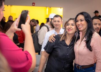 RECONOCE MC A MAESTROS DE SAN NICOLÁS; FESTEJAN ALE MORALES, COLOSIO Y EQUIPO NARANJA A MÁS DE MIL DOCENTES