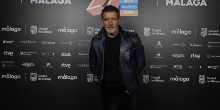 FALSO DÉFICIT EN MÁLAGA: ANTONIO BANDERAS DESMIENTE CATEGÓRICAMENTE ESTAR EN BANCARROTA 1 FALSO DÉFICIT EN MÁLAGA: ANTONIO BANDERAS DESMIENTE CATEGÓRICAMENTE ESTAR EN BANCARROTA