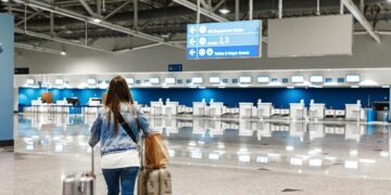 BARRERA SANITARIA EN ENTRADAS CLAVE: ESTADOS UNIDOS IMPONE CONTROLES Y RESTRICCIONES EN AEROPUERTOS POR BROTE DE ÉBOLA
