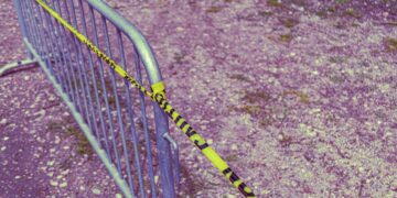 ESCENA MACABRA EN EAST FLATBUSH: HOMBRE ASESINA A SU NOVIA EN BROOKLYN Y ESPERA EN SILENCIO A LA POLICÍA