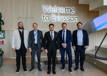 GESTIONA SAMUEL EXPANSIONES DE GIGANTES SUECOS; SE REÚNE CON DIRECTIVOS DE SCANIA, VOLVO Y ERICSSON.