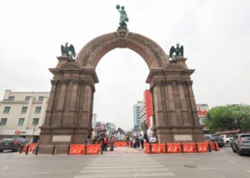 ASEGURAN GANAR AMPARO CONTRA DEMOLICIÓN DE ADRIÁN EN ARCO DE LA INDEPENDENCIA; ORDENAN FRENAR OBRAS, … PERO DAÑO ESTÁ HECHO