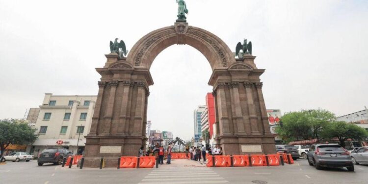 ASEGURAN GANAR AMPARO CONTRA DEMOLICIÓN DE ADRIÁN EN ARCO DE LA INDEPENDENCIA; ORDENAN FRENAR OBRAS, … PERO DAÑO ESTÁ HECHO