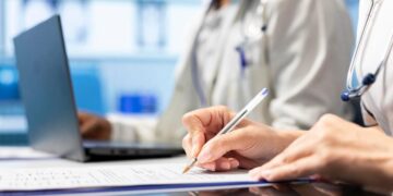 INFLACIÓN MÉDICA ASFIXIANTE: SE DISPARA 40% EL COSTO DE LOS SEGUROS PRIVADOS EN MÉXICO Y DEJA DESAMPARADOS A LOS ADULTOS MAYORES