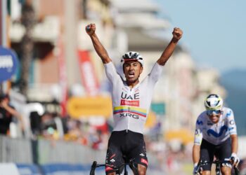 HAZAÑA HISTÓRICA EN EL OLIMPO CICLISTA: EL ECUATORIANO JONATHAN NARVÁEZ REVIENTA EL GIRO DE ITALIA CON UN TRIPLETE DE ETAPAS LEGENDARIO