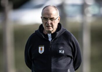 ADIÓS ANTICIPADO DE UN LOCO: MARCELO BIELSA SORPRENDE AL CONFIRMAR QUE DEJARÁ URUGUAY TRAS EL MUNDIAL
