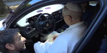 ¿NUEVO PAPAMÓVIL?; PRUEBA LEÓN XIV FERRARI ELÉCTRICO