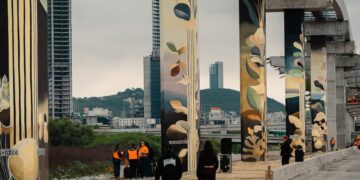 DEVELAN MURAL 31 DE TRAZOS MUNDIALISTAS; AVANZA REGENERACIÓN URBANA CON GALERÍA A CIELO ABIERTO EN COLUMNAS DEL METRO