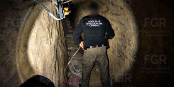 REVIENTA FGR TÚNEL DE HUACHICOL QUE ORDEÑABA PLANTA DE PEMEZ EN SANTA CATARINA; INCAUTAN 205 MIL LITROS DE HIDROCARBUROS Y 23 TRACTOCAMIONES