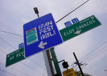 INSTALA FIDEFIFA SEÑALÉTICA MUNDIALISTA; BUSCAN GUIAR A VISITANTES