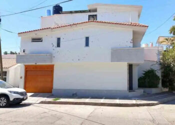 BALEAN RESIDENCIA DE RUBÉN ROCHA EN CULIACÁN; ATACAN PROPIEDAD DE GOBERNADOR CON LICENCIA ACUSADO POR EU DE NEXOS CON EL CÁRTEL DE SINALOA