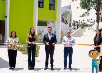 INAUGURAN SAMUEL Y MARIANA EDIFICIO DE TERAPIA Y TANQUE EN DIF CAPULLOS