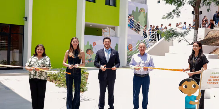 INAUGURAN SAMUEL Y MARIANA EDIFICIO DE TERAPIA Y TANQUE EN DIF CAPULLOS
