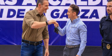 INTENSIFICA ADRIÁN PROMOCIÓN EN MUNICIPIOS FORÁNEOS… ¡CON RECURSOS DE MONTERREY!; AHORA REGALA 10 PATRULLAS DE LA POLICÍA REGIA A LA REGIÓN CITRÍCOLA