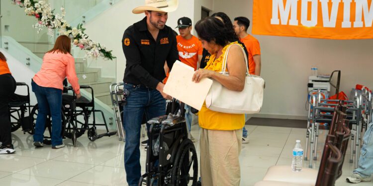ENTREGA MC SAN NICOLÁS APOYOS A PERSONAS EN SITUACIÓN VULNERABLE, GESTIONAN ALE MORALES Y GLEN VILLARREAL MÁS DE 120 APARATOS DE MOVILIDAD
