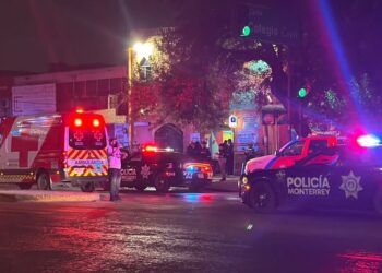 EJECUTAN A HOMBRE EN BAR WATEKE; DEJA ATAQUE OTRO LESIONADO EN MONTERREY MIENTRAS ADRIÁN REGALA LAS PATRULLAS DE LA POLICÍA REGIA