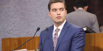 Y TRAS JALÓN DE OREJAS... SE BAJA JESÚS ELIZONDO DE CONTIENDA POR LA GUBERNATURA; REGRESARÁ DIPUTADO A SU CURUL EN CONGRESO 1 Y TRAS JALÓN DE OREJAS… SE BAJA JESÚS ELIZONDO DE CONTIENDA POR LA GUBERNATURA; REGRESARÁ DIPUTADO A SU CURUL EN CONGRESO