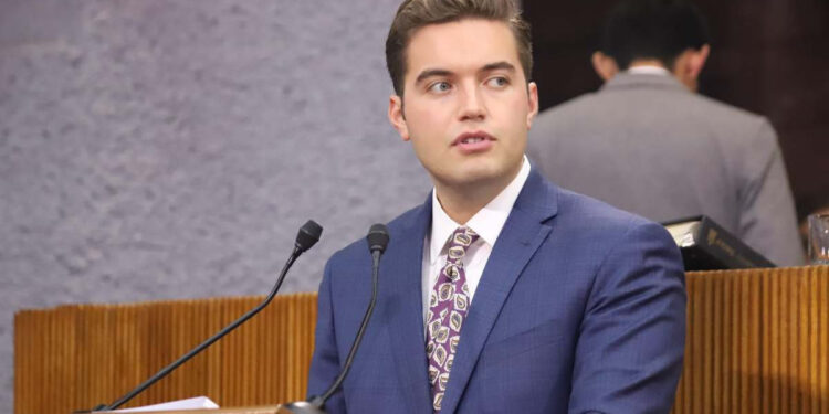 Y TRAS JALÓN DE OREJAS... SE BAJA JESÚS ELIZONDO DE CONTIENDA POR LA GUBERNATURA; REGRESARÁ DIPUTADO A SU CURUL EN CONGRESO 1 Y TRAS JALÓN DE OREJAS… SE BAJA JESÚS ELIZONDO DE CONTIENDA POR LA GUBERNATURA; REGRESARÁ DIPUTADO A SU CURUL EN CONGRESO