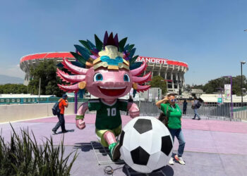 ‘EXPULSA’ FIFA AJOLOTE DE CLARA BRUGADA; ORDENA RETIRAR MASCOTA DEL GOBIERNO DE CDMX DE LAS INMEDIACIONES DEL ESTADIO AZTECA