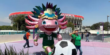 ‘EXPULSA’ FIFA AJOLOTE DE CLARA BRUGADA; ORDENA RETIRAR MASCOTA DEL GOBIERNO DE CDMX DE LAS INMEDIACIONES DEL ESTADIO AZTECA